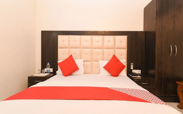 OYO 14721 Hotel Vishesh Continental