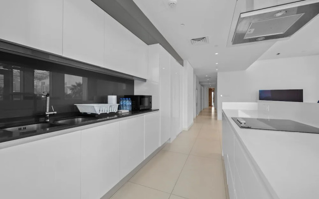 Bluewater's Residence Bay 2BR-Maid Room