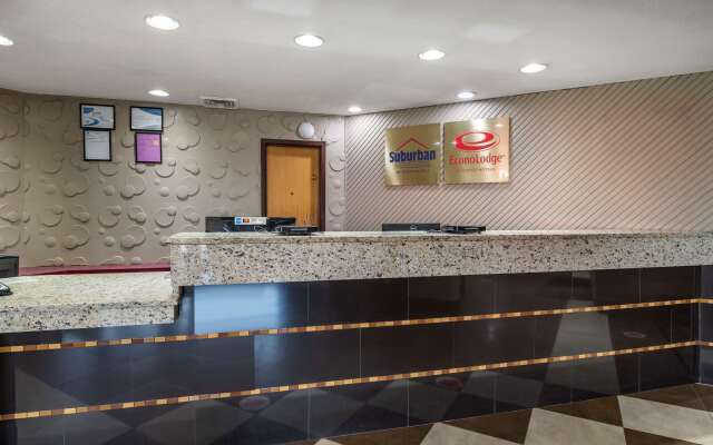 Econo Lodge Inn & Suites