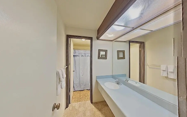 Comfortable Cozy 2 Bedroom Condo with Loft!