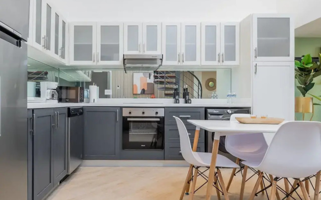 w Elegant 3BR With Modern Terrace in Panama