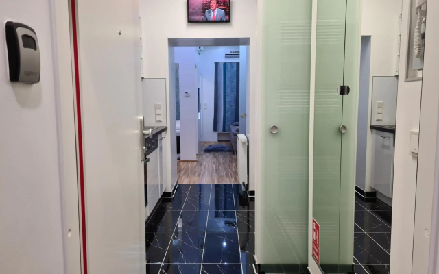 Flatprovider Lapi Gold Apartment - contactless check in - Apartment in Vienna - Photo 2