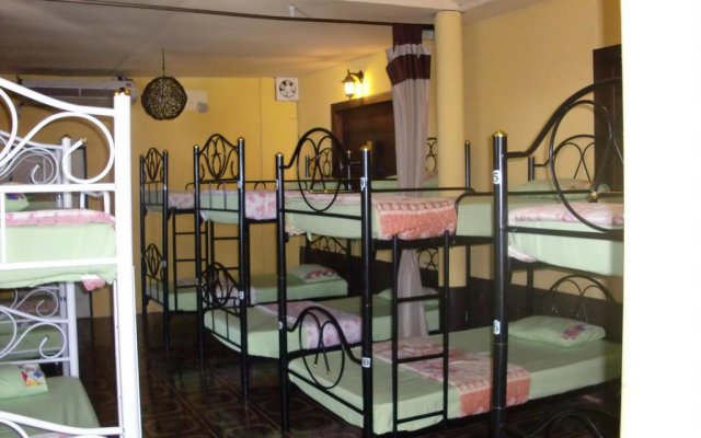 Supreeya Guesthouse - Hostel