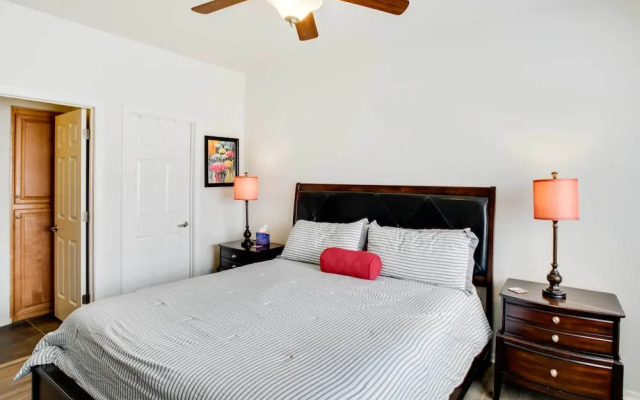 12 Mi to Old Town: Condo w/ Pool & Balcony!