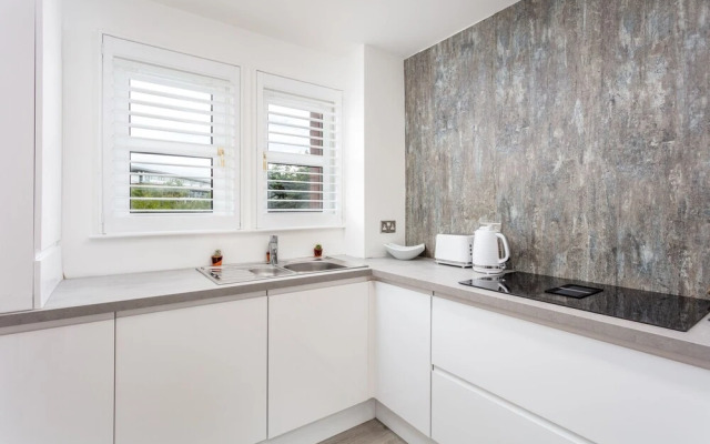 9A Millbrae - Donnini Apartments