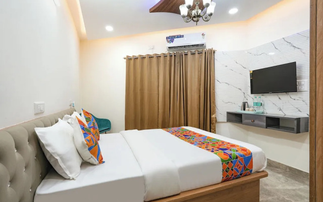 Fabhotel Royal Suites I