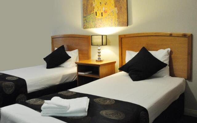 Meadowbrook Hotel