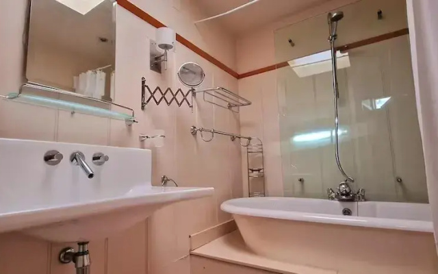 118 A Perfect Blend of Charm and Luxury