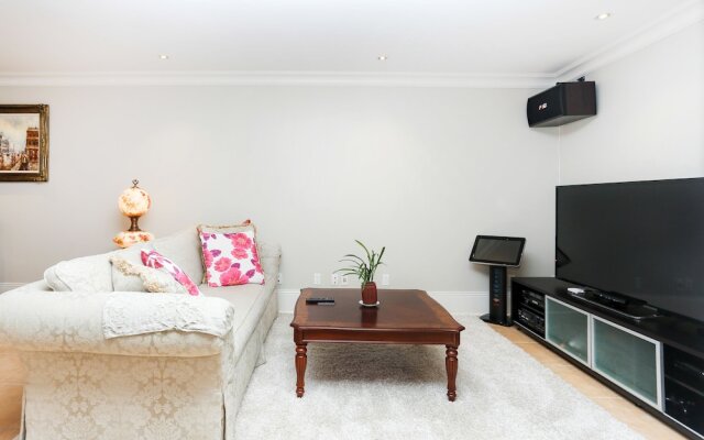 Charming Suite Cypress by Elevate Rooms