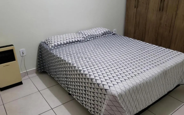 Apt encantador c/ varanda próximo ao aeroporto Jk.