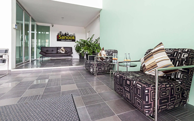 Isanook Airport Residence