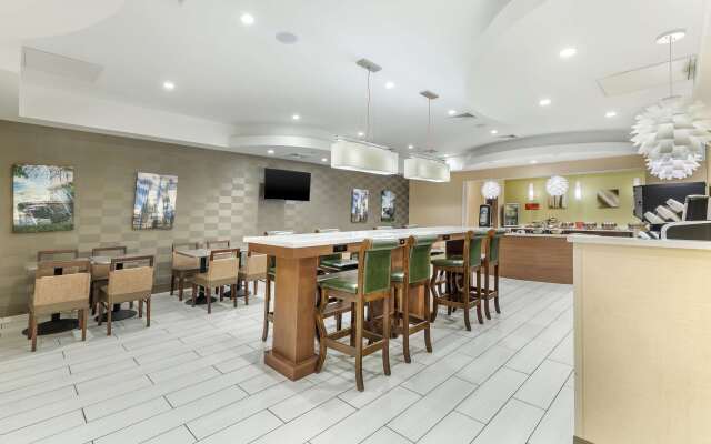 Best Western Plus New Englander