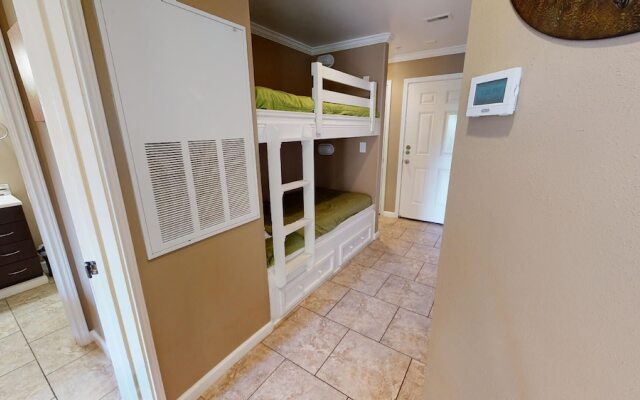 Maravilla Seawall Condos by AB Sea