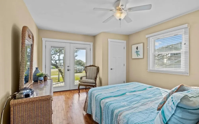 Mi Faro 2 Bedroom Duplex by RedAwning