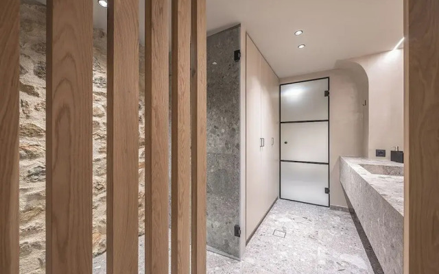 Apollonos 28 Luxury Suites