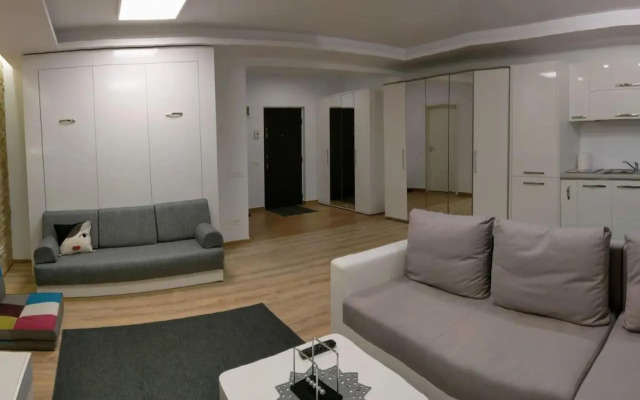 Studio 10