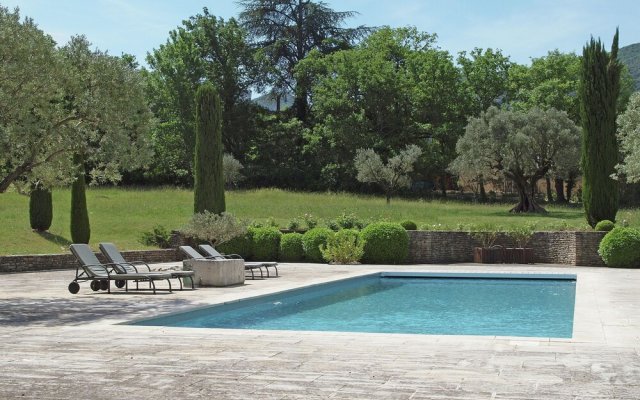 Enticing Villa With Private Swimming Pool in Oppede