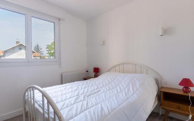 Bright 70m Cosy Near the Beach