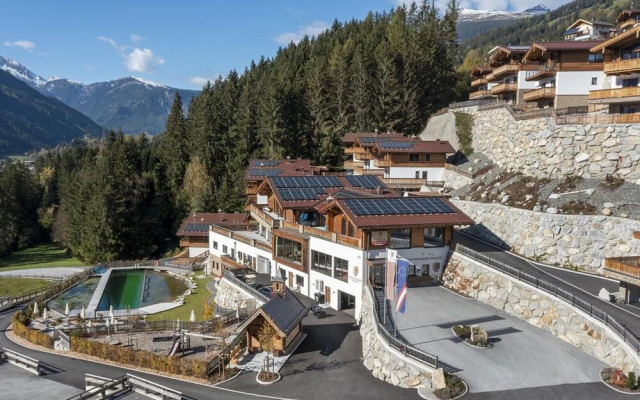 Splendid Chalet in Neukirchen near Wildkogel Ski Arena