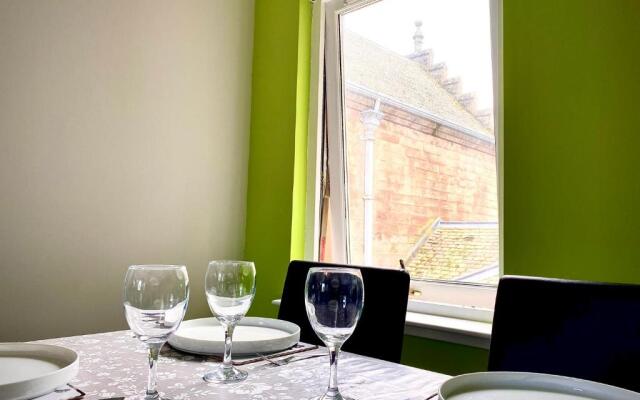 Grampian Serviced Apartments - Treetops Apartment - Lesmurdie House