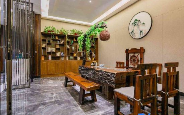 Yan'an Hongze International Hotel