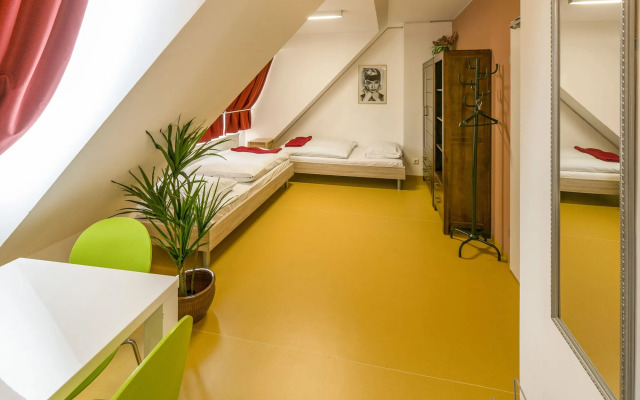 A&T Hotel & Hostel