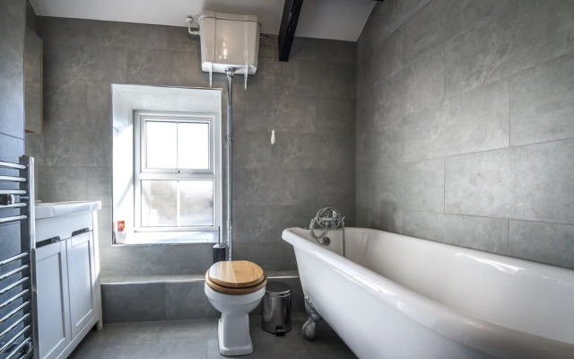 Barn Conversion - Hot Tub - Penally