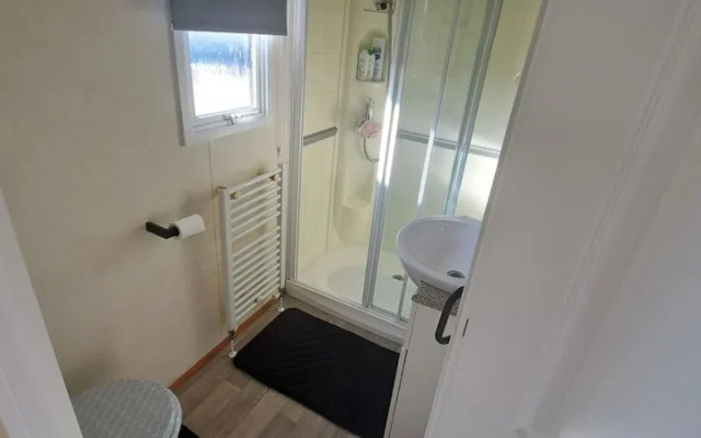 Seaside Caravan - Sleeps 6, Parking & Veranda
