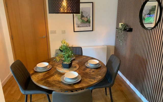 Central Liverpool Apartment-sleeps 6-free Parking