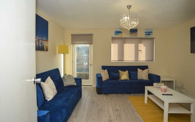 London's Calling U! A Lovely 2 Bedhome Sleeps 1-5!