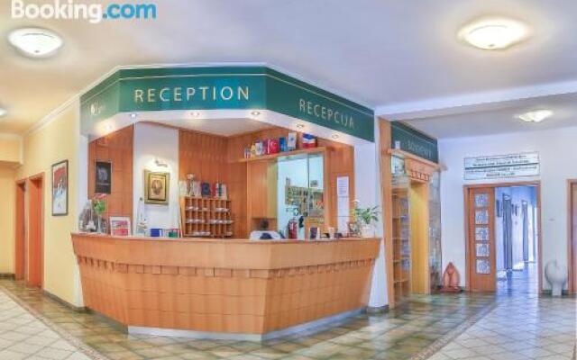 Lipa Hotel és Étterem