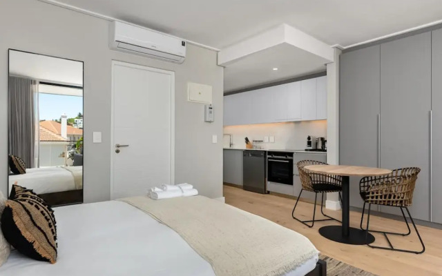 Central Secure Modern Studio w Views Bantry Pad