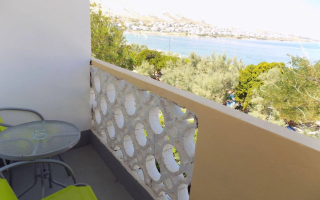 Rooms and apartments Galeb