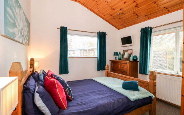 Teal Lodge