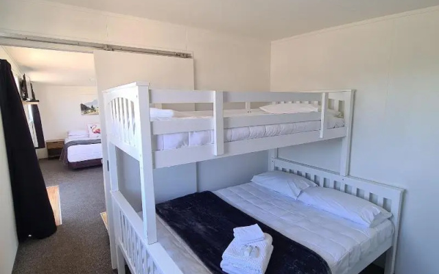 Whakatane Holiday Park – Guest Rooms – Whakatane