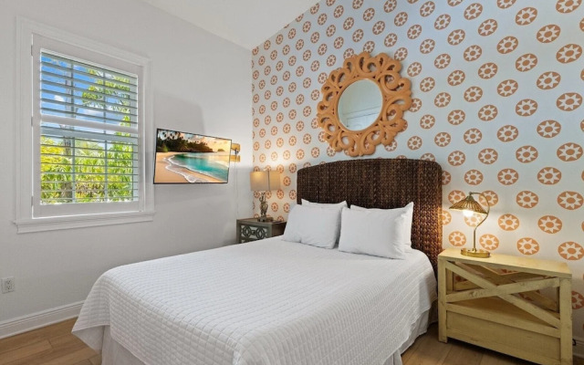 Splash Of Lime 3 Bedroom Home by RedAwning