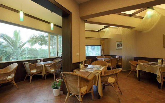 Regale Villa Hotel