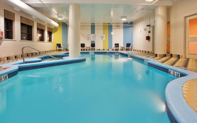 Holiday Inn Hotel & Suites Ottawa Kanata by IHG