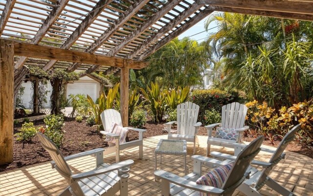 Lazy Hammock 3 Bedroom Home by RedAwning