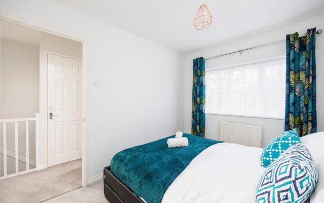 Newly Refurbished Charming 3-bed House in Barking