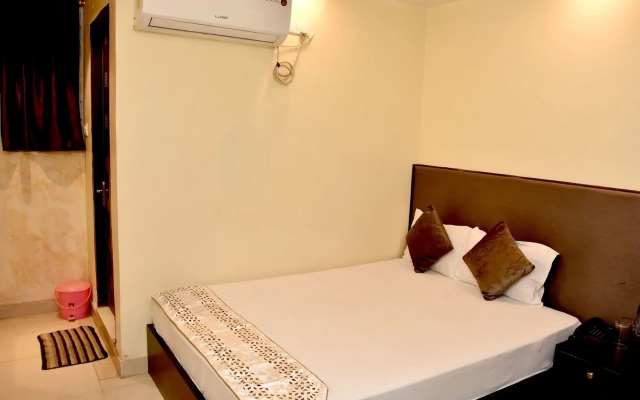 OYO 9193 Hotel Maple