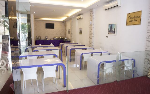 Candi Hotel
