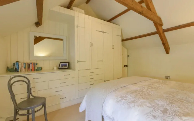 3 Newhall Green