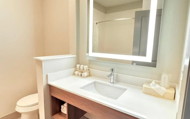 Holiday Inn Express Kenedy by IHG