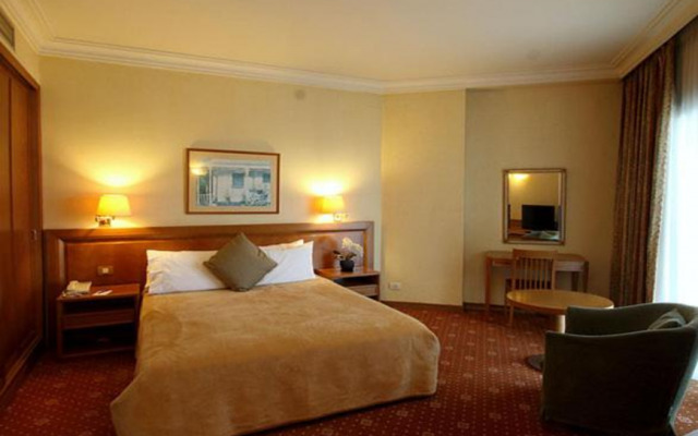 Promenade Hotel