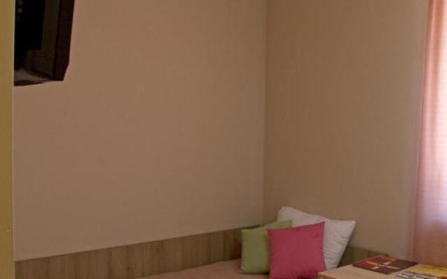 Garni Hotel Tri "O"