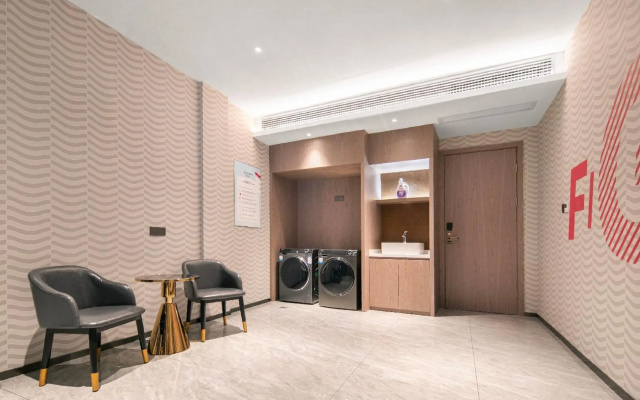 Echarm Hotel (Jingzhou Honghu Long Street)