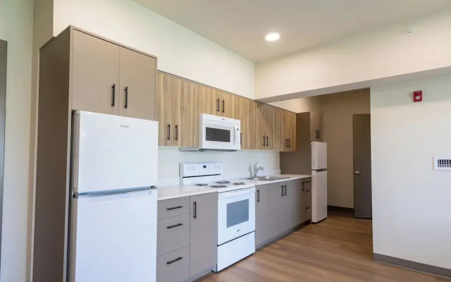 Residence & Conference Centre - Kelowna