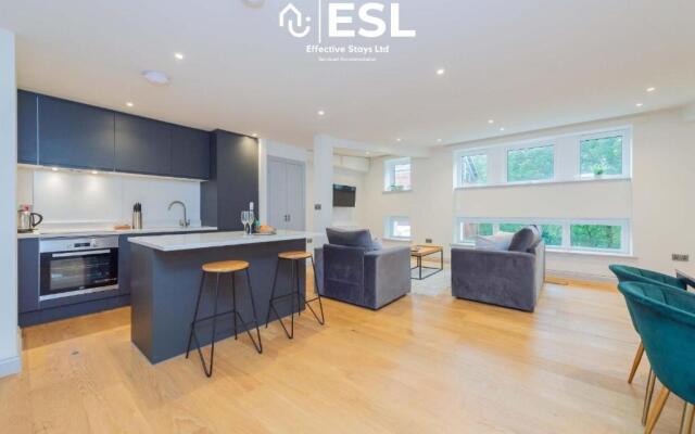 Luxury 2 Bedroom Church Apartment With Free Parking