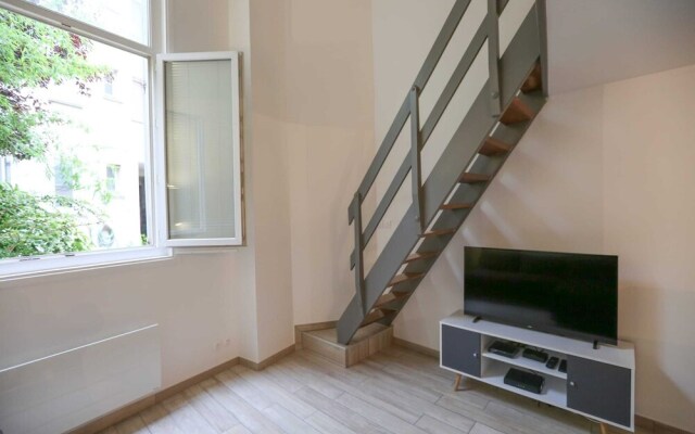 Hostnfly Apartments - Charming Luminous Studio in Vincennes